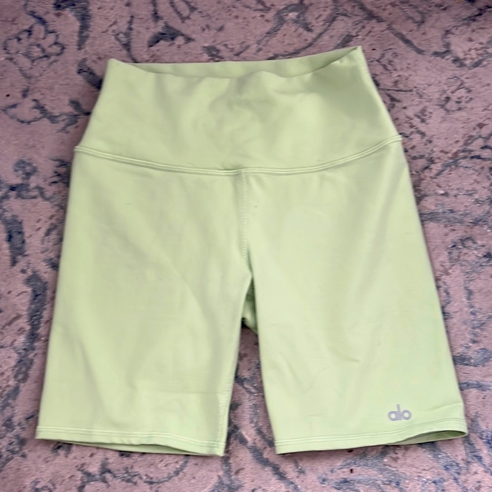 alo yoga biker shorts
